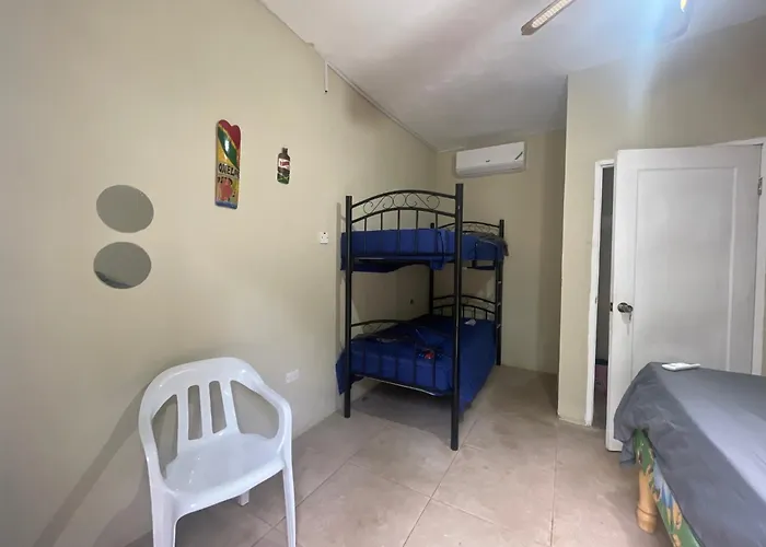 Inez Roots Backpackers Montego Bay