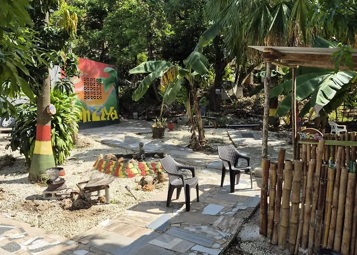 Inez Roots Backpackers * Montego Bay