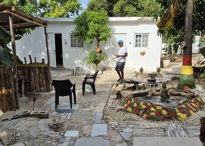 Hostal Inez Roots Backpackers *