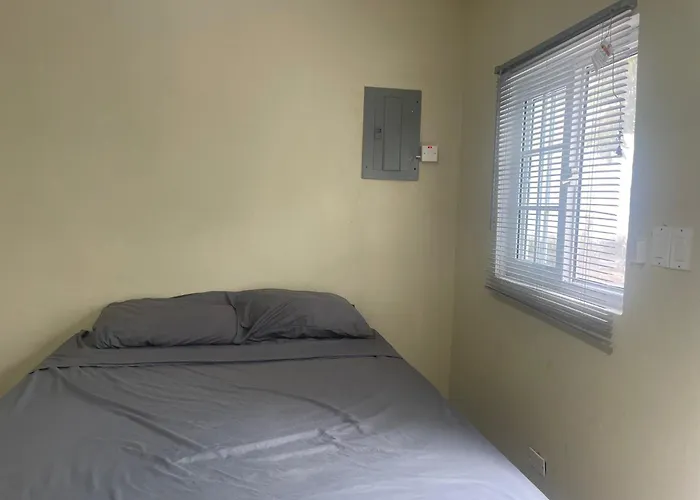 Inez Roots Backpackers Hostal Montego Bay